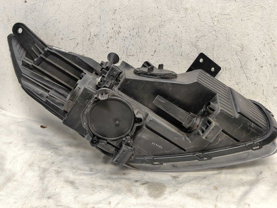 Оригинален фар Киа  Kia Carens 4 Rondo Led