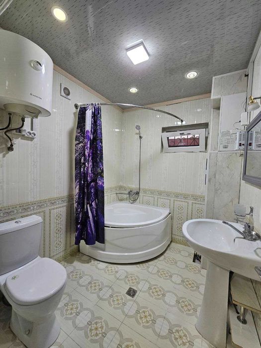 Продаётся 77-серия 2-комнатная квартира на 1-этаж 6-веранда ул.Мархабо