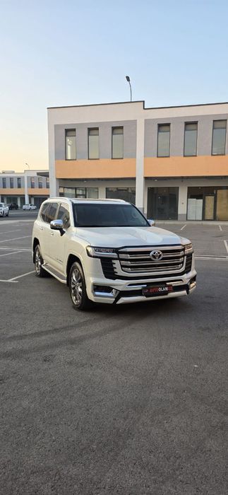 Land Cruiser 300 новая машина