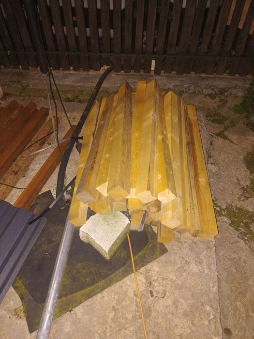 Vând căpriori de 8 pe 8 lungime 120 cm