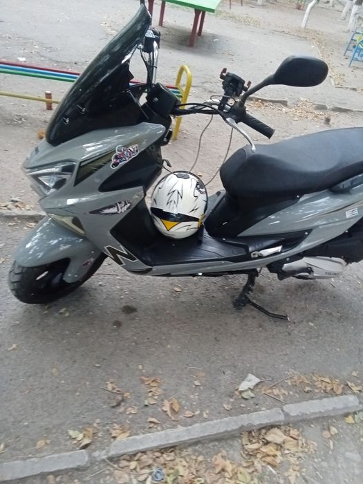 Продам скутер в идаеле