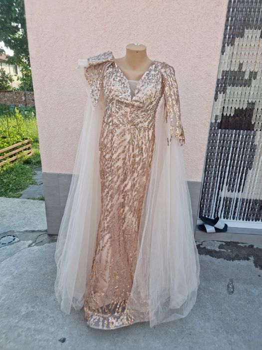 Луксозни бални и официални рокли - различни модели и цветове