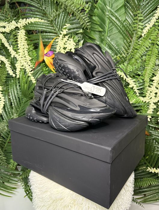 Balmain Unicorn Triple Black