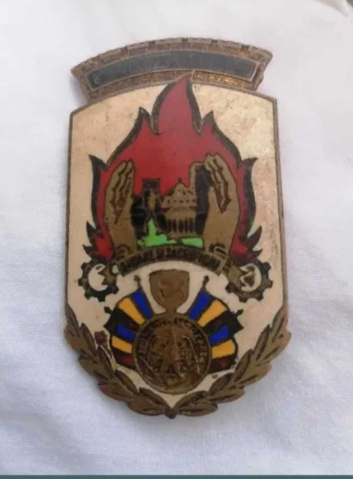 Insigna - - Onoare si sacrificiu.