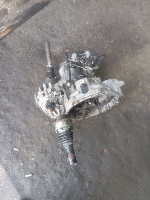 Каробка Фольксваген Пассат в3 в4