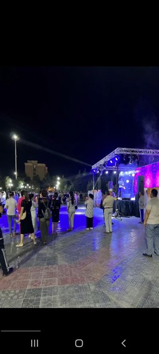 Ochilish marosimi konsert shou svetamuzika sahna oformleniya