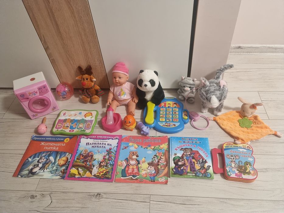 Лот от играчки и книжки