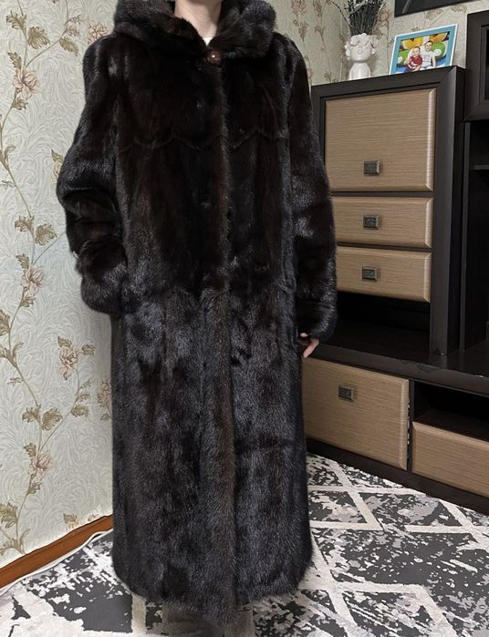 Продам шубу норковую.