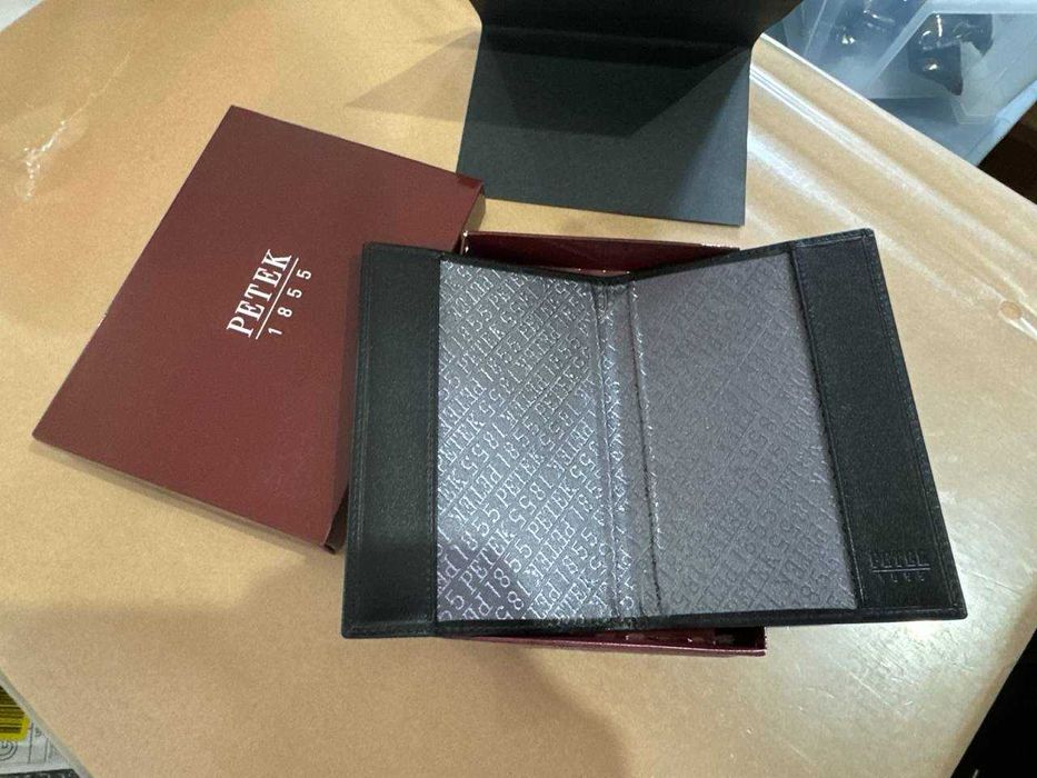 Обложка для паспорта Petek 581. Натуральная кожа! Новая в коробке!