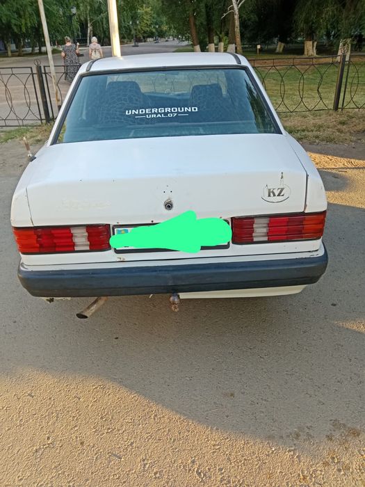 Продам машину Мерседес 190