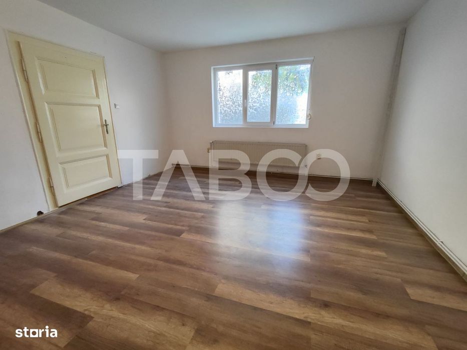 Apartament decomandat 93 utili curte proprie pivnita Sub Arini Sibiu — fotografia 2