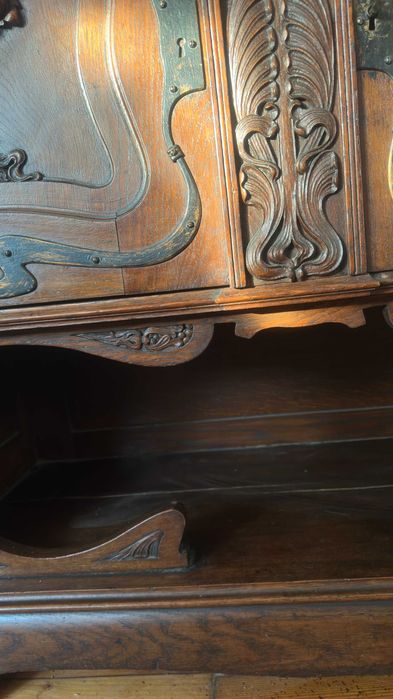 Уникален антикварен бюфет "Сецесион" с масивен метален обков и дърворезба