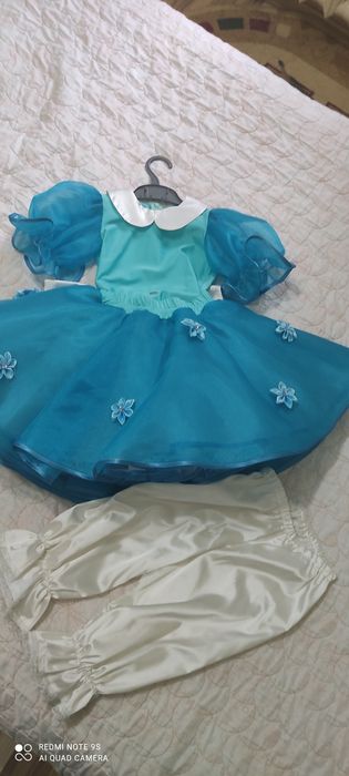 Продаю. Костюмы.