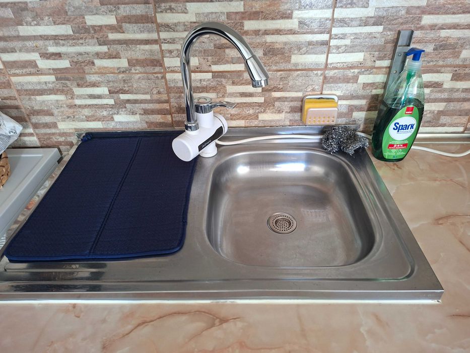Vand mobila bucătărie si aragaz