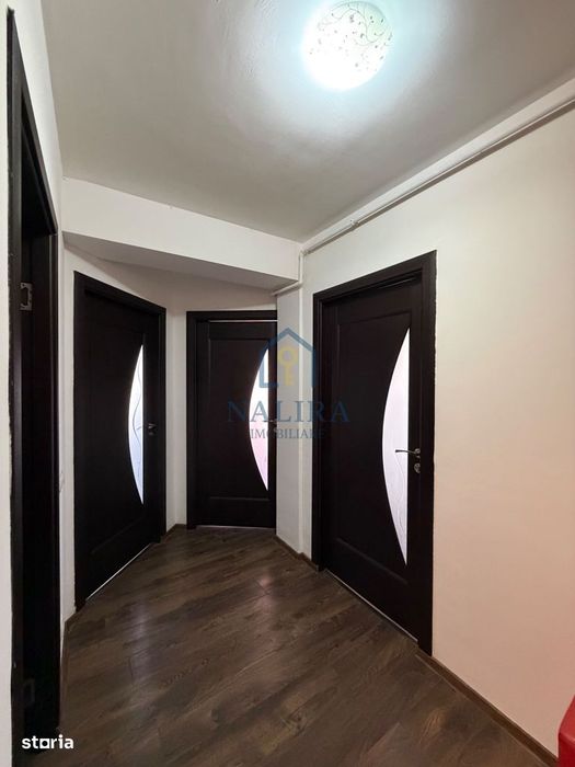 Apartament 3 camere de vânzare