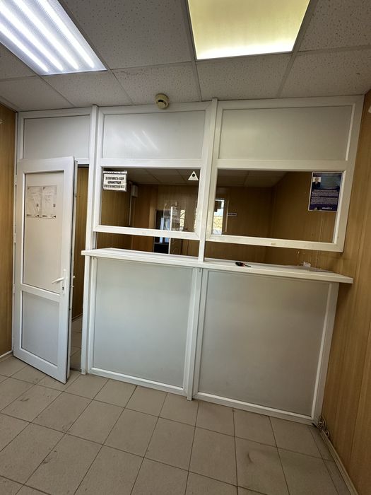 Перегородка пластиковая , дверь