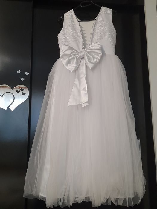 Бяла шаферска рокля