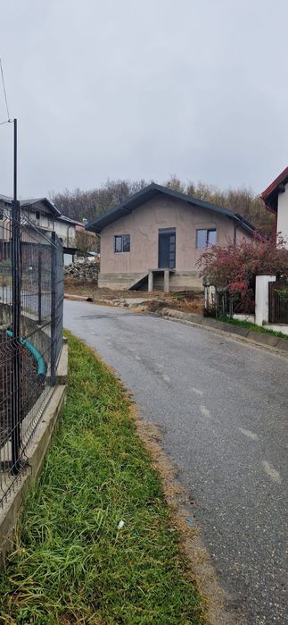 Vând casă in Vladesti