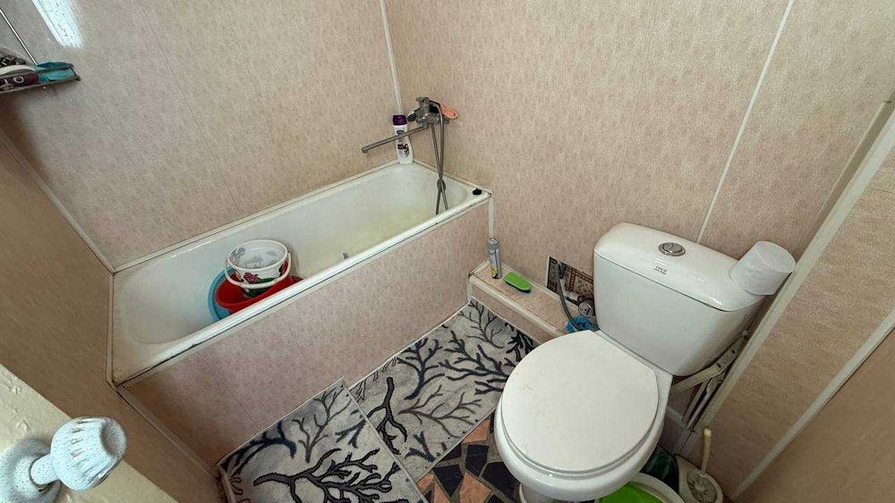 Заканал 27-мактаб 4 қаватда 2 хонали квартира сотилади. ID: 1697