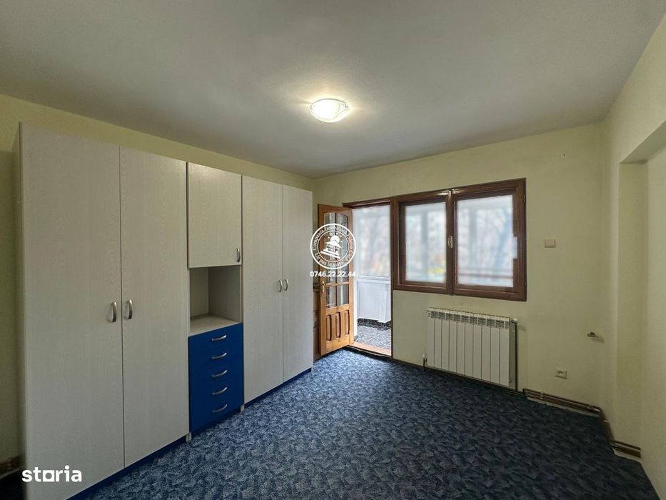 Apartament 3 camere de vanzare, Podu Ros
