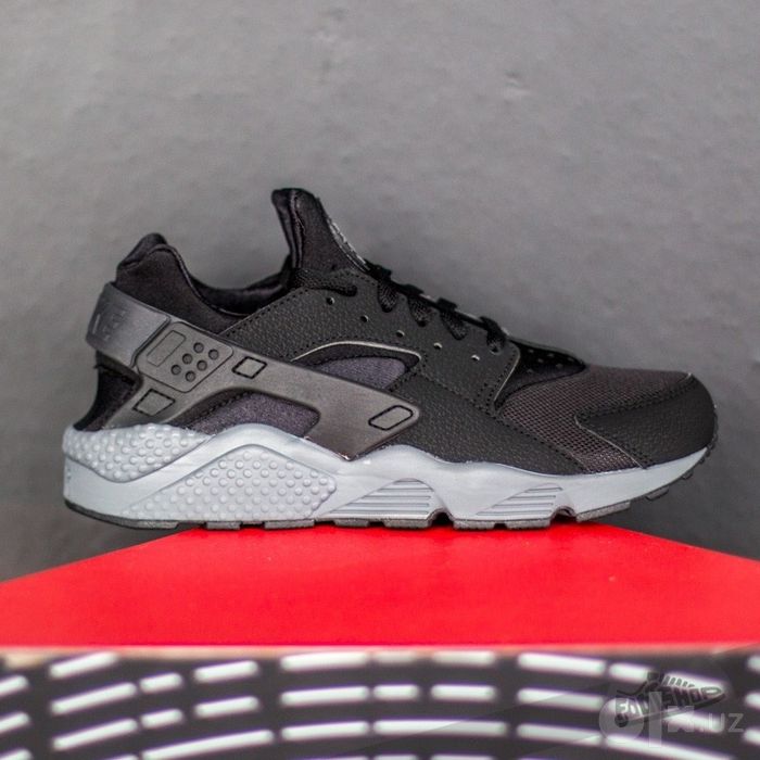Nike oyoq kiyimi