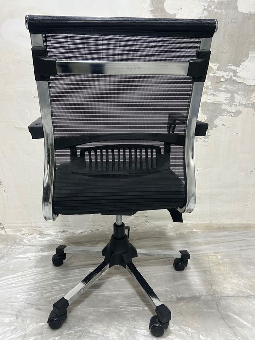 Компьютерное кресло в офис