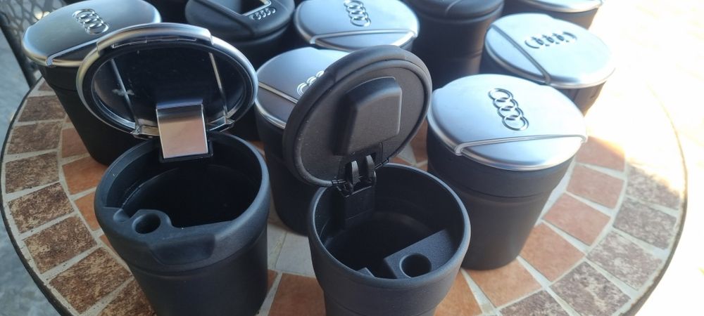 Scrumiera Audi  originale  99 lei buc