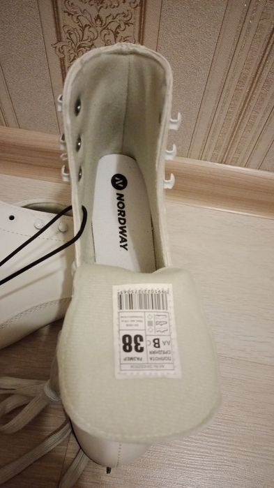 Продам коньки спортивные