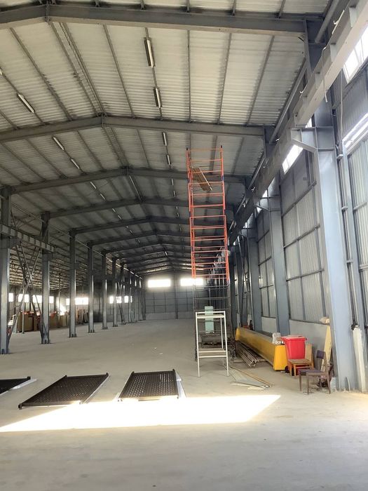 Производственная база с общей земельной площадью 1.3 гектара