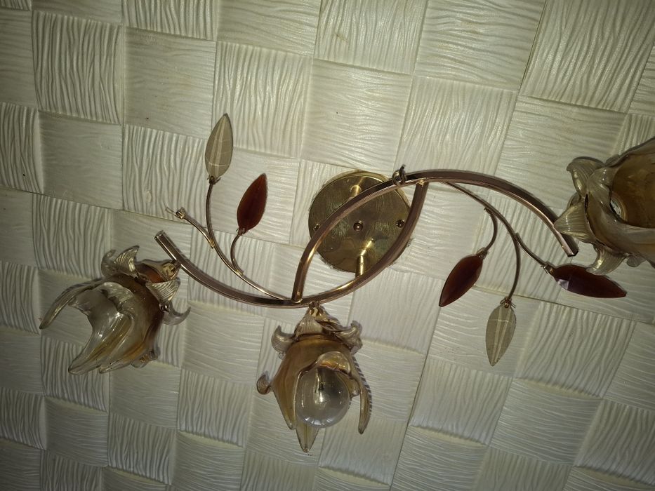 Продам люстры разные