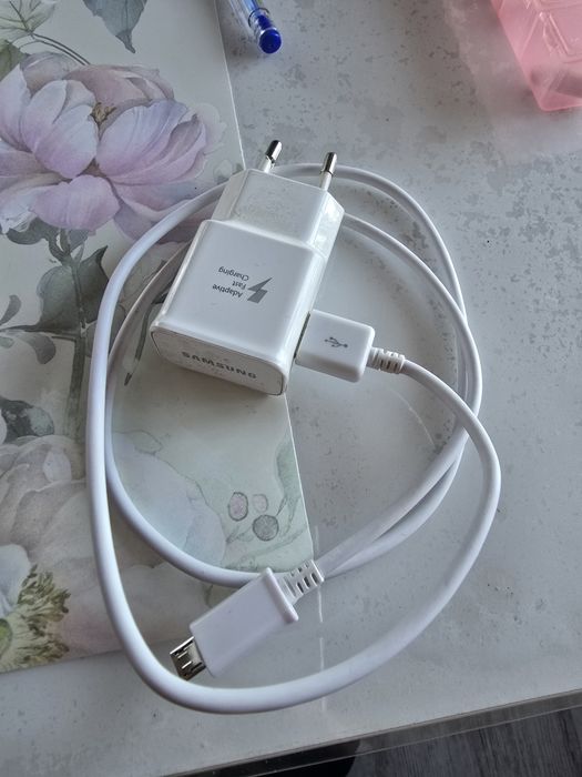 Samsung j3 работещт много запазен