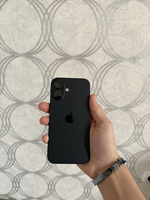 Iphone 16.        .