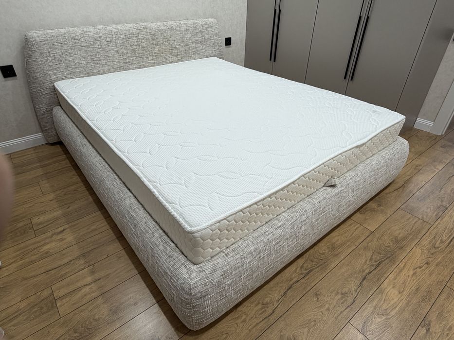 Продам кровать размер 1,60х2,00!