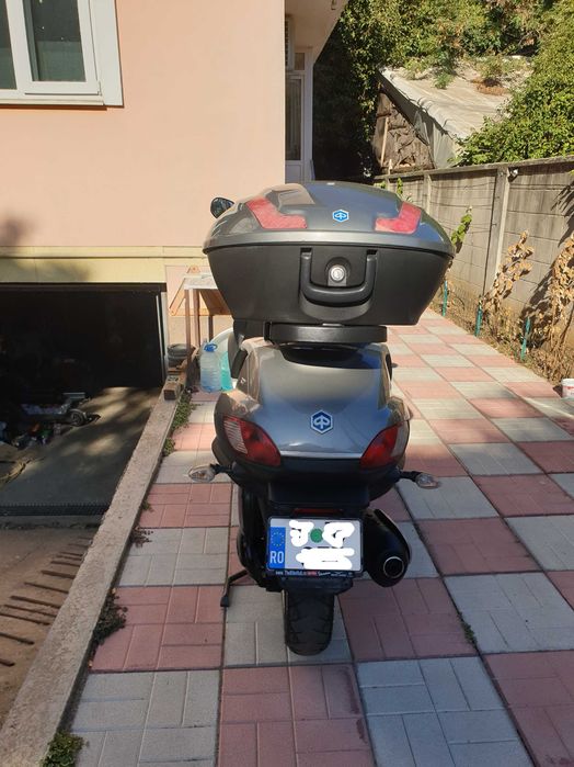 scuter Piaggio MP3 LTE 300 IE varianta L5e ,se conduce cu permis cat.B