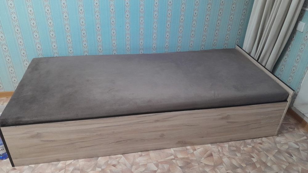 Продам кровать с матрасом