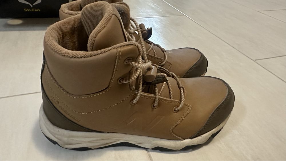 Bocanci New balance  marime 36