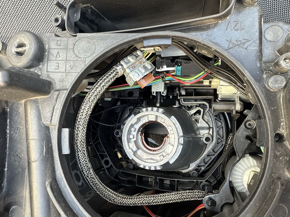Far BMW Seria 5/F10 Bi-Xenon Adaptiv  ca nou!  Germania !