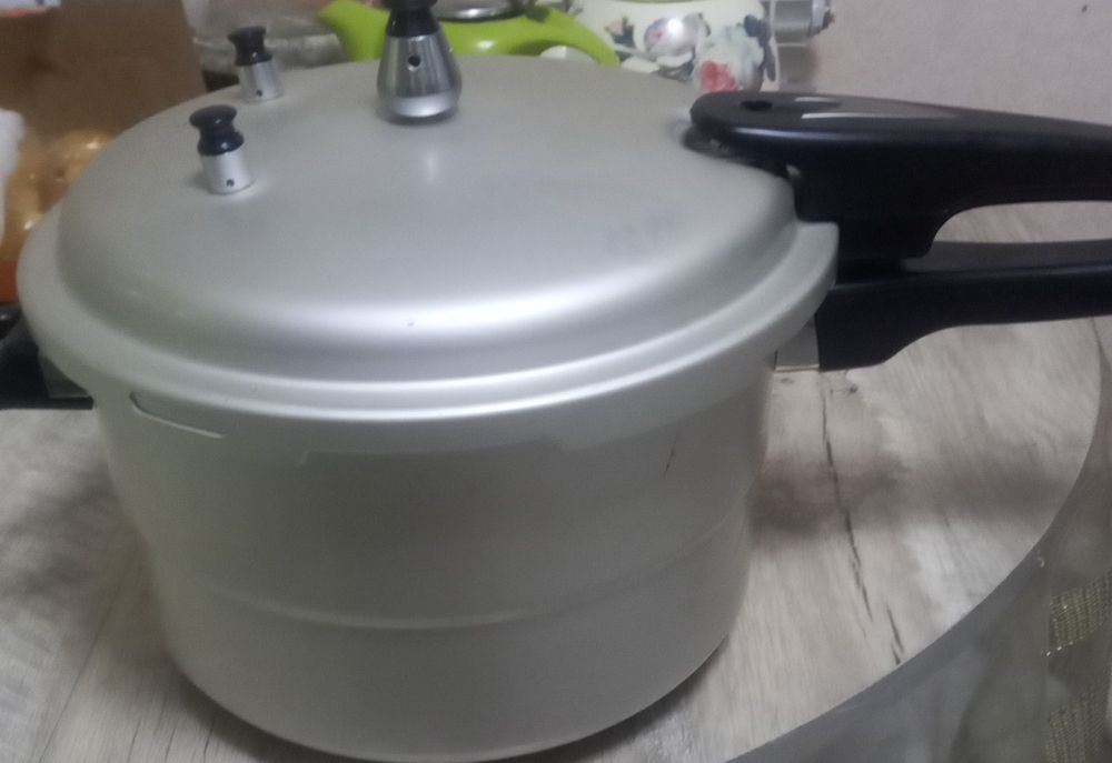 Срочно скороварка новая