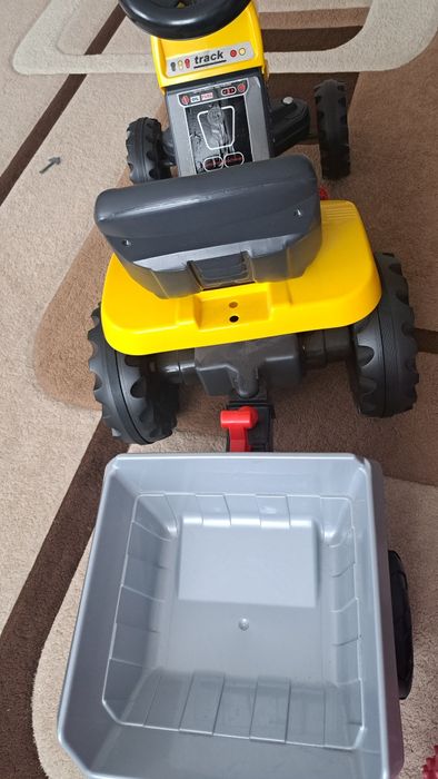 Детский трактор с прицепом