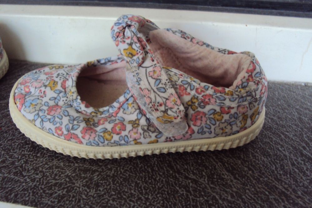 Обувь девочке ( по подошве-15,5 см)