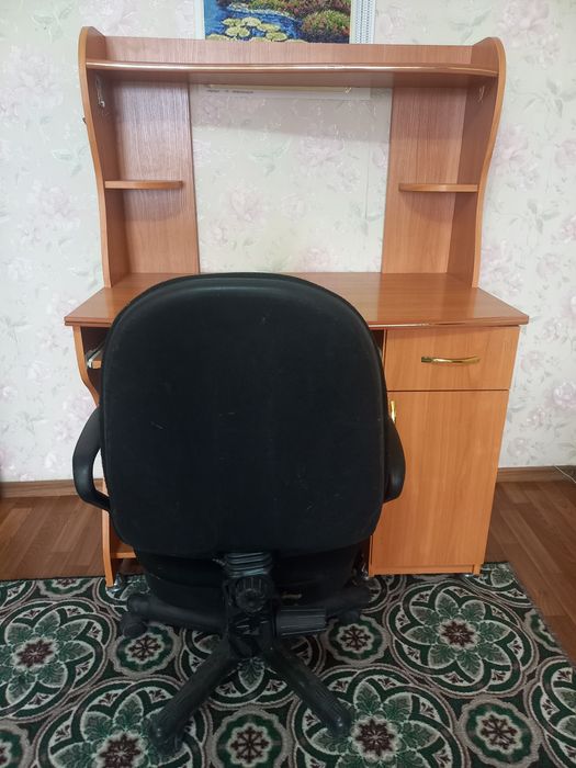 Продам компьютерный  стол в хор сост