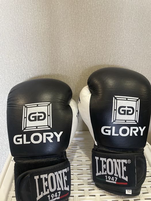 Боксерские перчатки Glory