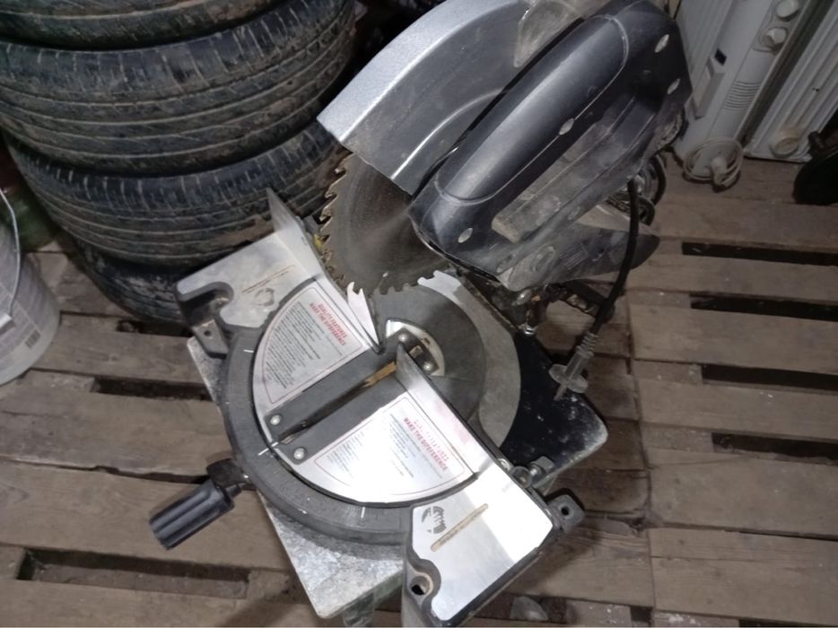 Торцовая пила 1 шт