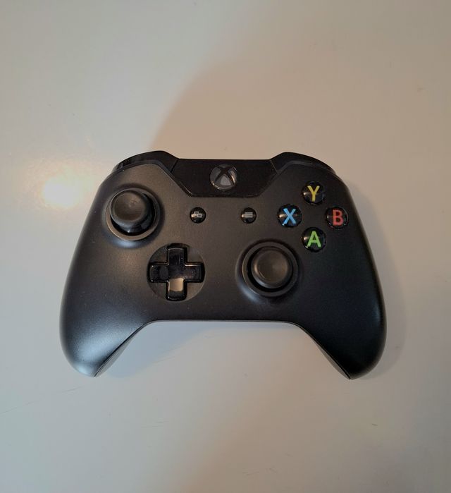 Consolă Xbox One + 1 Controller + 4 jocuri