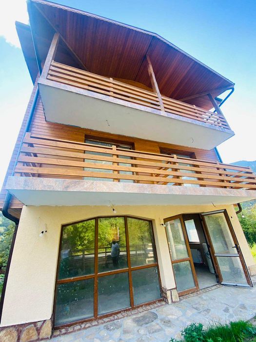 Продава се Хотел в с. Рибарица, Област Ловеч - 700 кв.м за 500 €/кв.м - Снимка #1