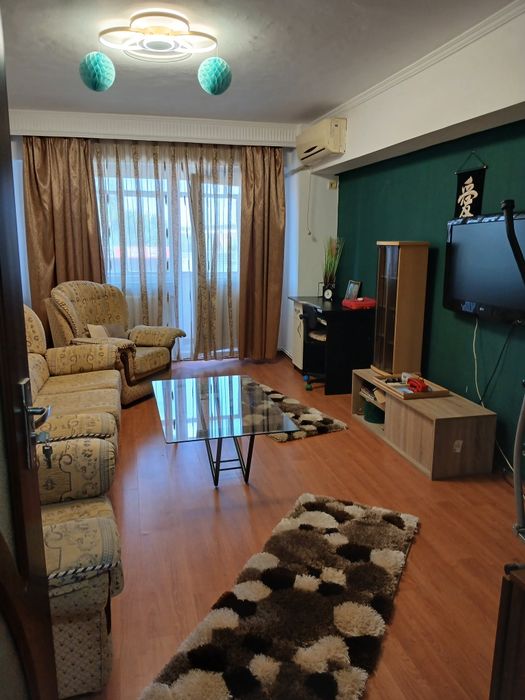 Vând apartament 3 camere depou