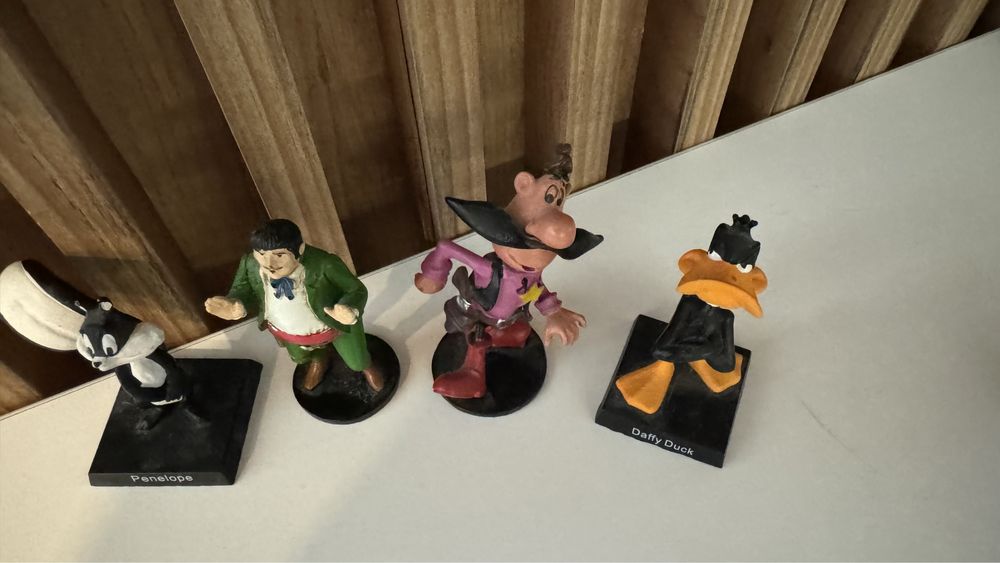 Масивни фигурки за колекционери футболисти и герои от филми