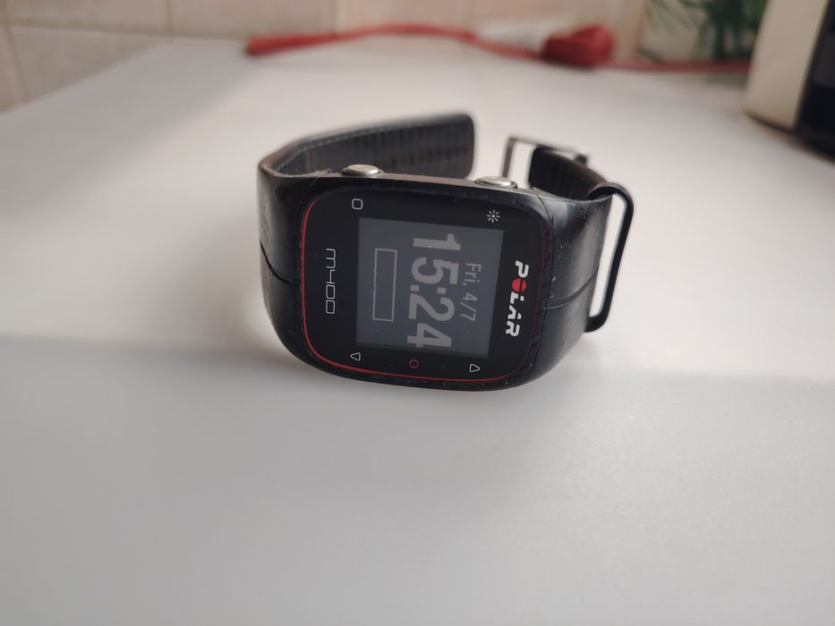Смарт часовник Polar M400