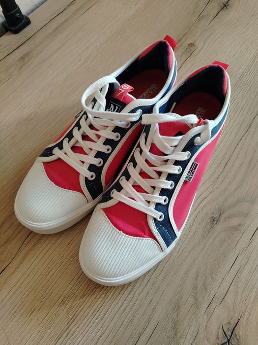 Кроссовки фирменные