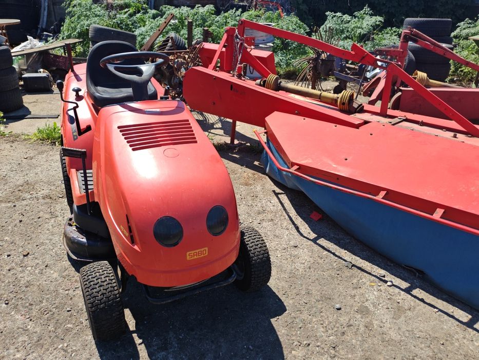 Tractoras tuns iarba